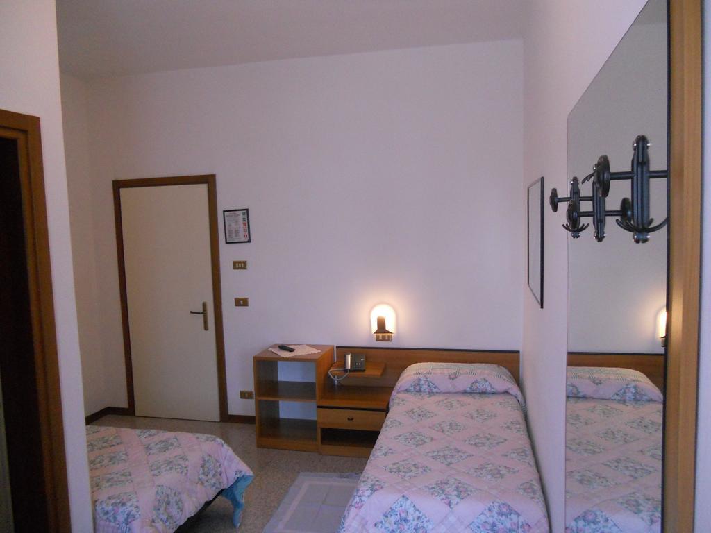 Hotel O'Scugnizzo 2 Belluno Exteriér fotografie