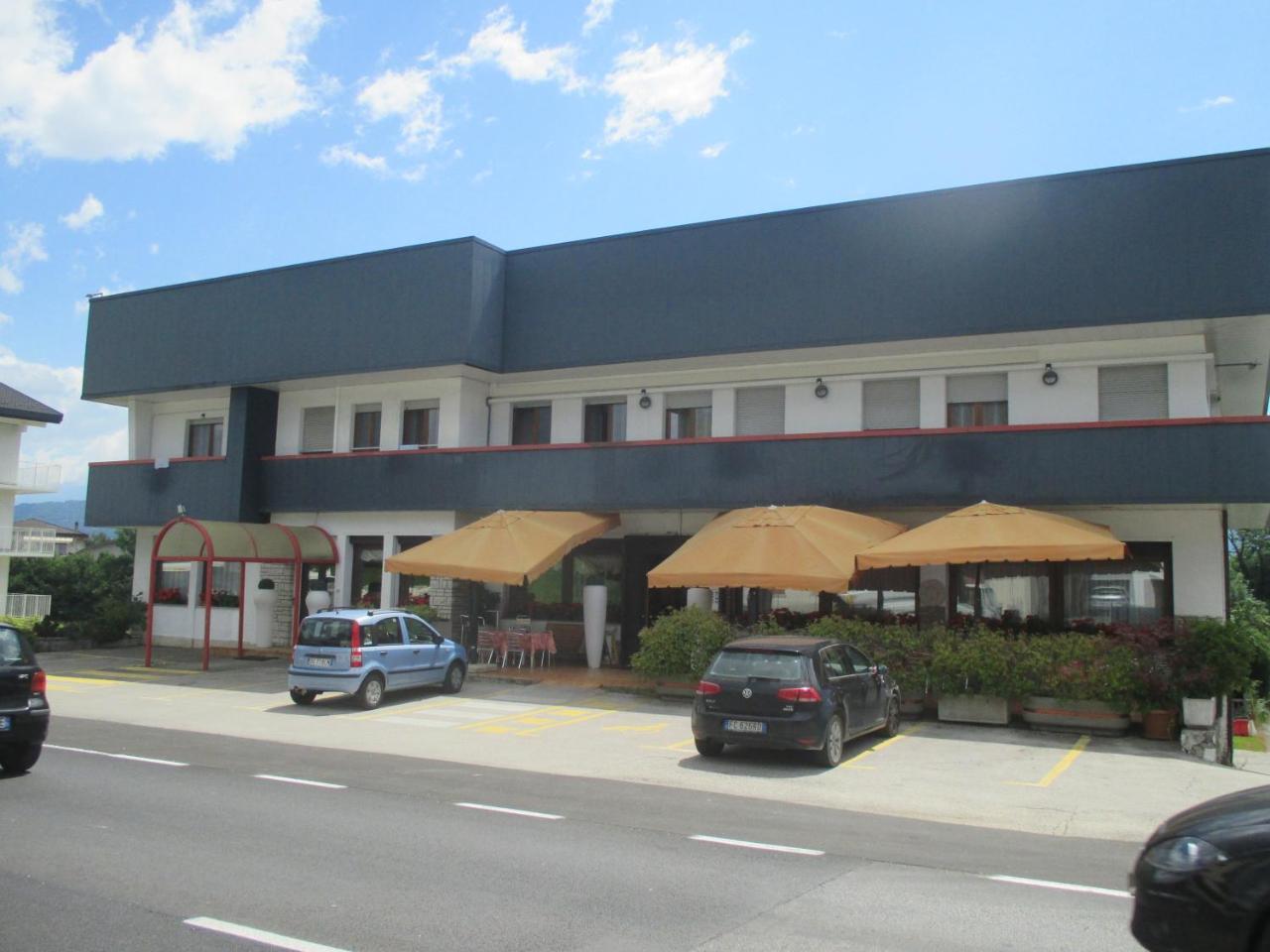 Hotel O'Scugnizzo 2 Belluno Exteriér fotografie